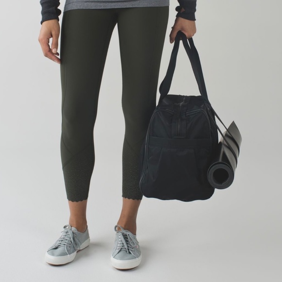 LULULEMON URBANOWSKI WARRIOR DUFFEL BAG BLACK NEW WITH TAGS - Picture 2 of 16